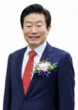 유철욱_명찰삭제_상반신.png